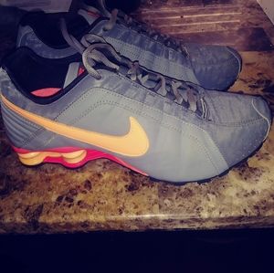 Nike shoxs deliver